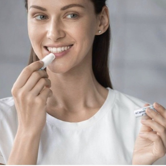 3 ChapStick Total Hydration Nourishing Lip Balm with Sea Minerals, 0.12oz New! - Picture 7 of 14